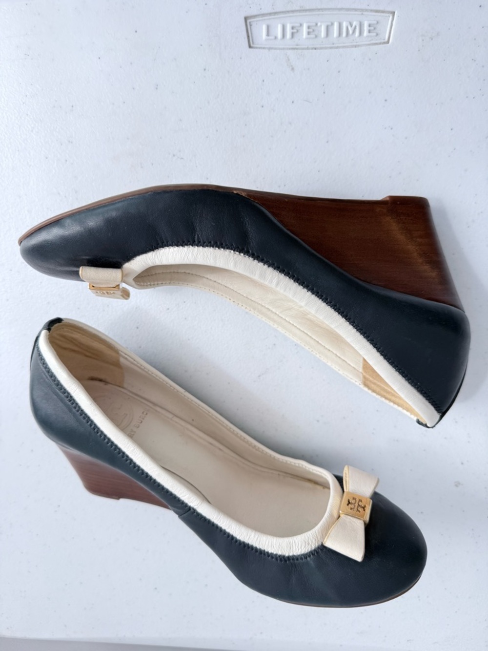Tory Burch Shoes Sally Two Tone Leather Wedge Pumps Navy Ivory 6.5 / 36.5 Preppy - Picture 13 of 16